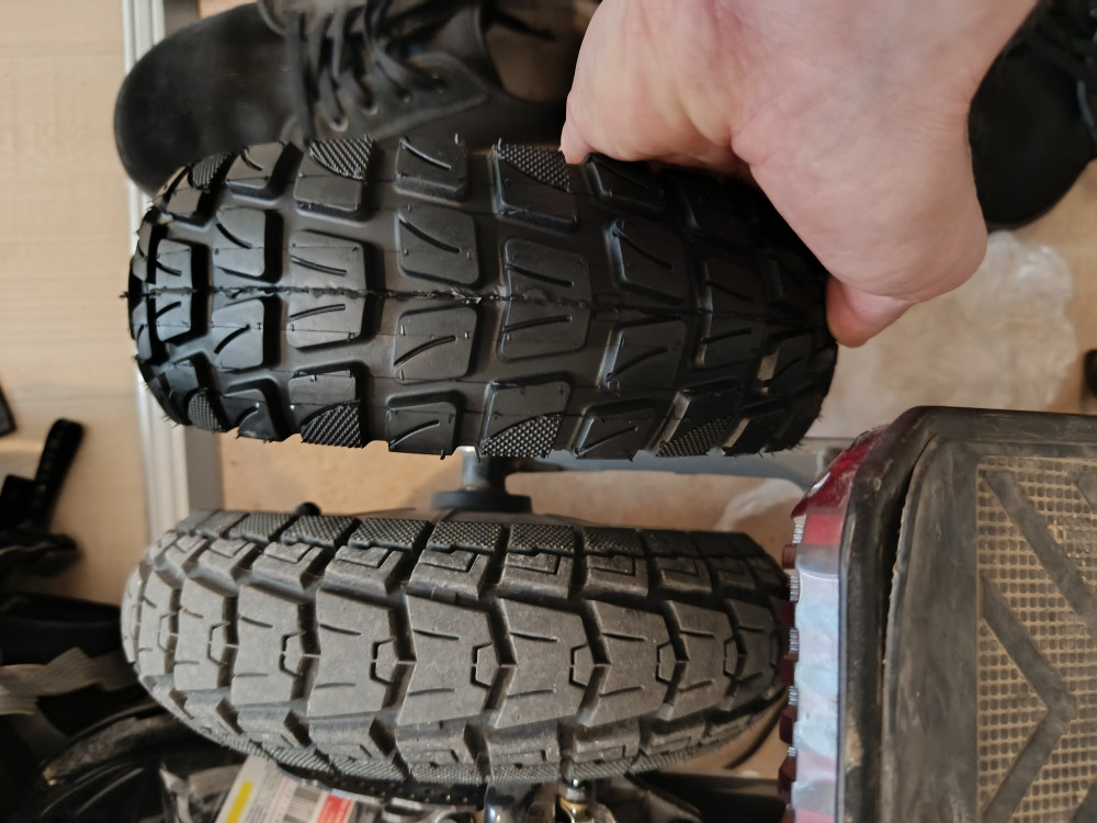   Roller külső gumi 10x2.75-6.5 (tubeless, GEL-defekttűrő, off road, Xuancheng)
